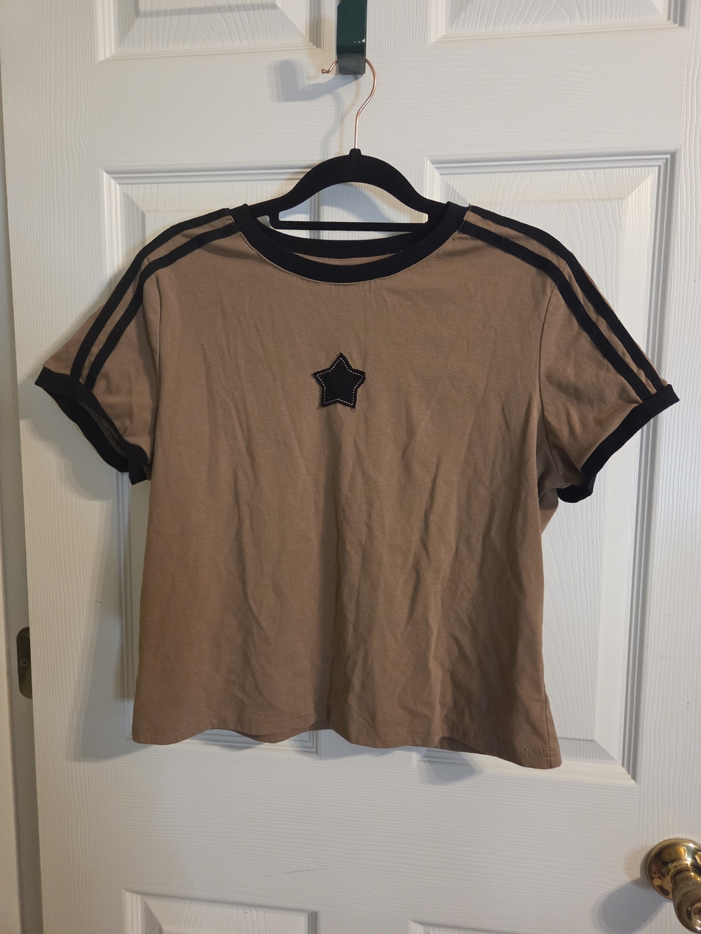 Star Appliqué Short Sleeve Tee - Tan/Black